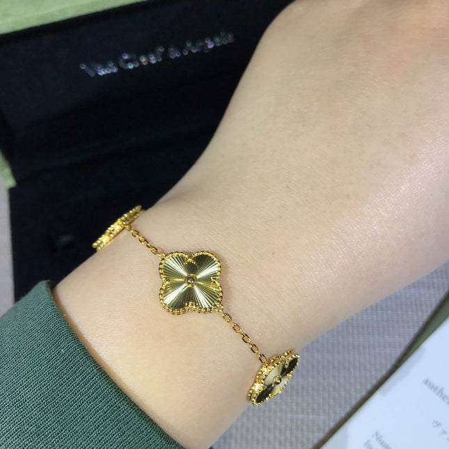 CLOVER GOLD BRACELET 5 MOTIF