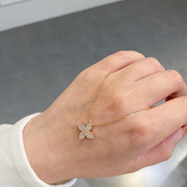 STAR DIAMOND NECKALCE