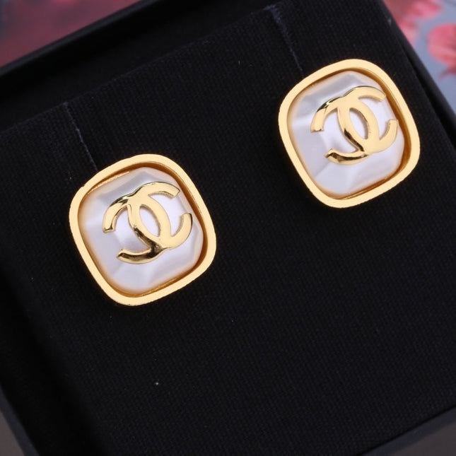 DOUBLE C GOLD MOP STUD EARRINGS
