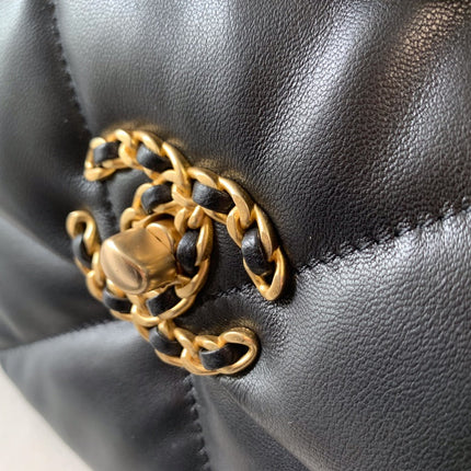 19 FLAP BAG 30 BLACK GOATSKIN GOLD HARDWARE