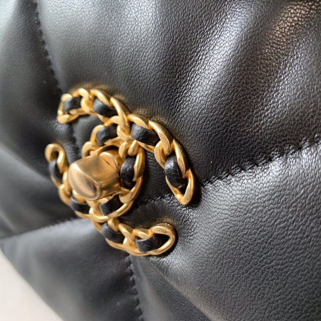 19 FLAP BAG 30 BLACK GOATSKIN GOLD HARDWARE