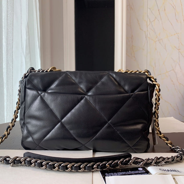 19 FLAP BAG 30 BLACK GOATSKIN GOLD HARDWARE