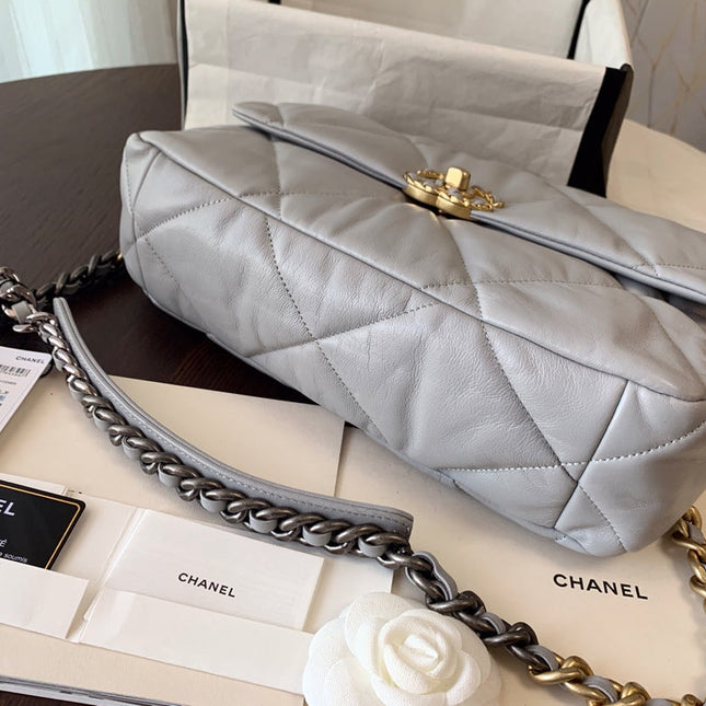 19 FLAP BAG 30 GREY GOATSKIN GOLD HARDWARE