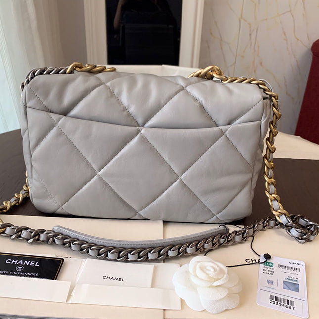 19 FLAP BAG 30 GREY GOATSKIN GOLD HARDWARE