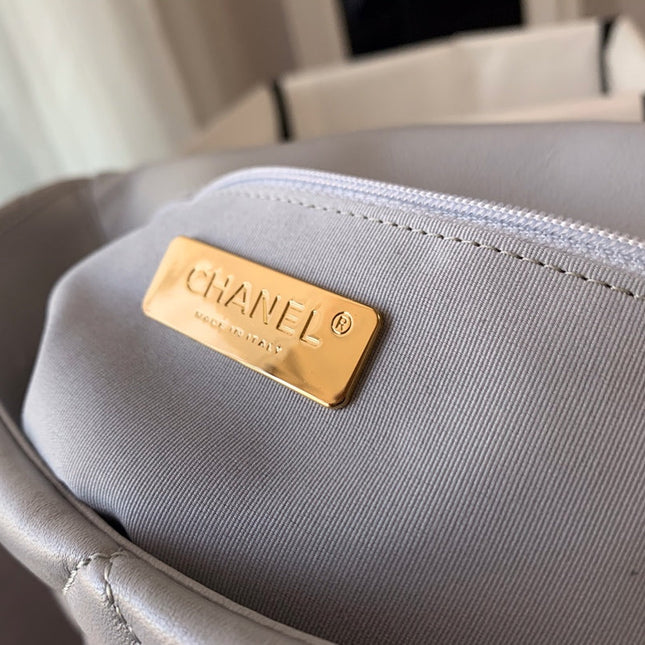 19 FLAP BAG 30 GREY GOATSKIN GOLD HARDWARE
