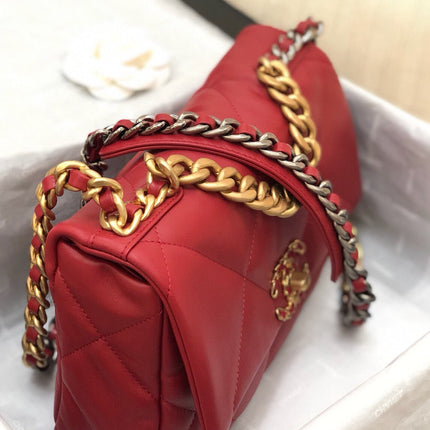 19 FLAP BAG 26 RED LAMBSKIN GOLD HARDWARE