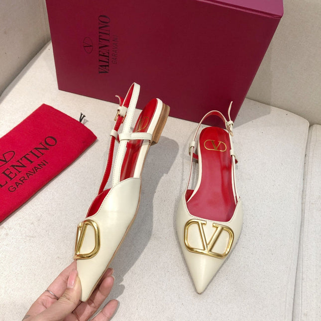 VLOGO SIGNATURE WHITE CALFSKIN FLAT SLINGBACK PUMP WITH GOLD LOGO