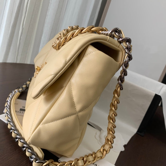 19 FLAP BAG 30 LIGHT YELLOW GOATSKIN