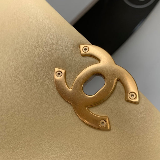 19 FLAP BAG 30 LIGHT YELLOW GOATSKIN