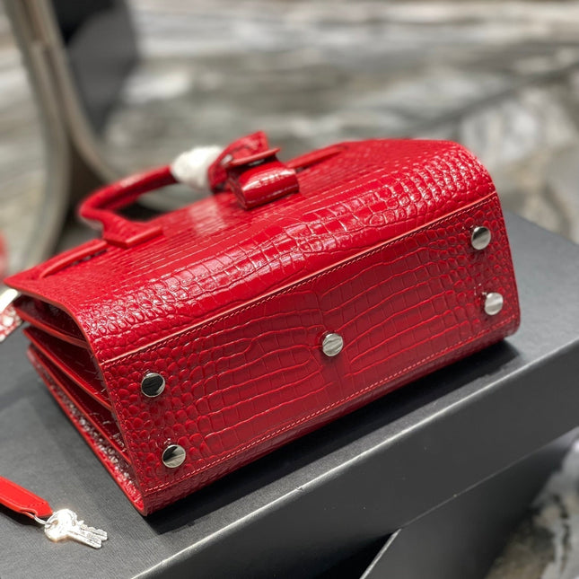 SAC DE JOUR NANO 22 RED CALFSKIN GOLD HARDWARE