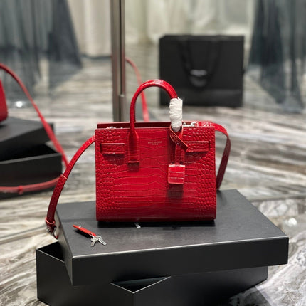 SAC DE JOUR NANO 22 RED CALFSKIN GOLD HARDWARE