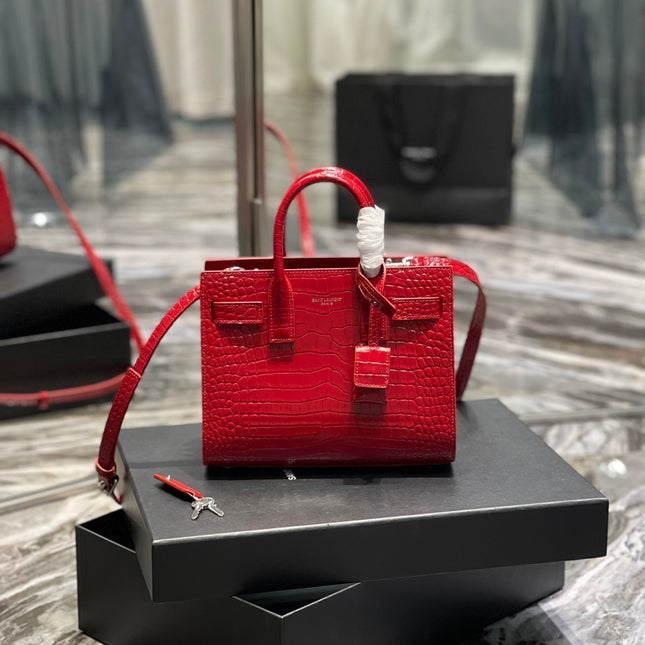 SAC DE JOUR NANO 22 RED CALFSKIN GOLD HARDWARE