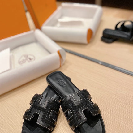 0RAN SANDALS IN BLACK CALFSKIN AND CANVAS