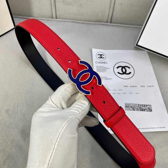 CC 30MM BELT IN CHERRY RED GRAINED CALFSKIN WITH NAVY BLUE METAL LOGO