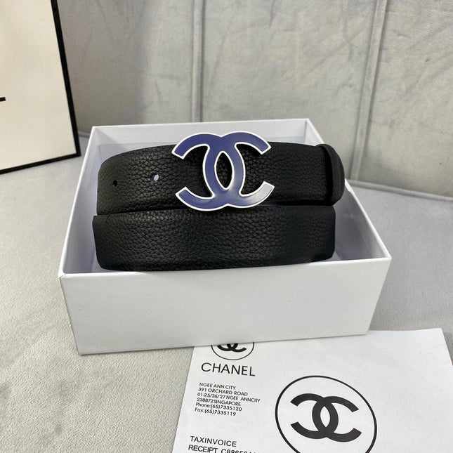 CC 30MM BELT IN BLACK GRAINED CALFSKIN WITH NAVY BLUE METAL LOGO