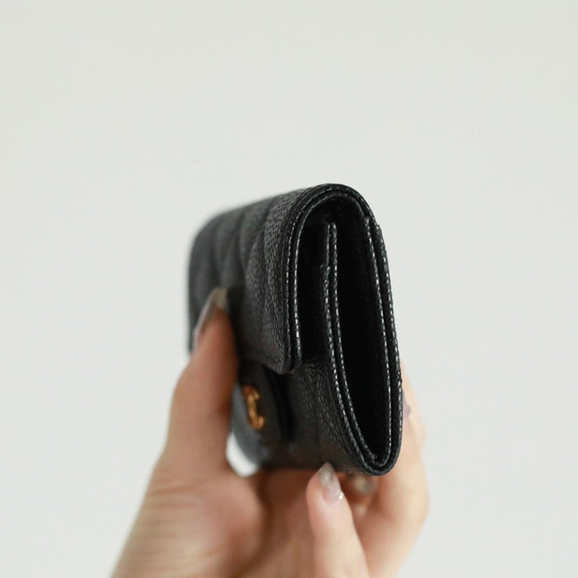 CC FLAP CARD HOLDER 11.3 BLACK GRAINED CALFSKIN GOLD ICON