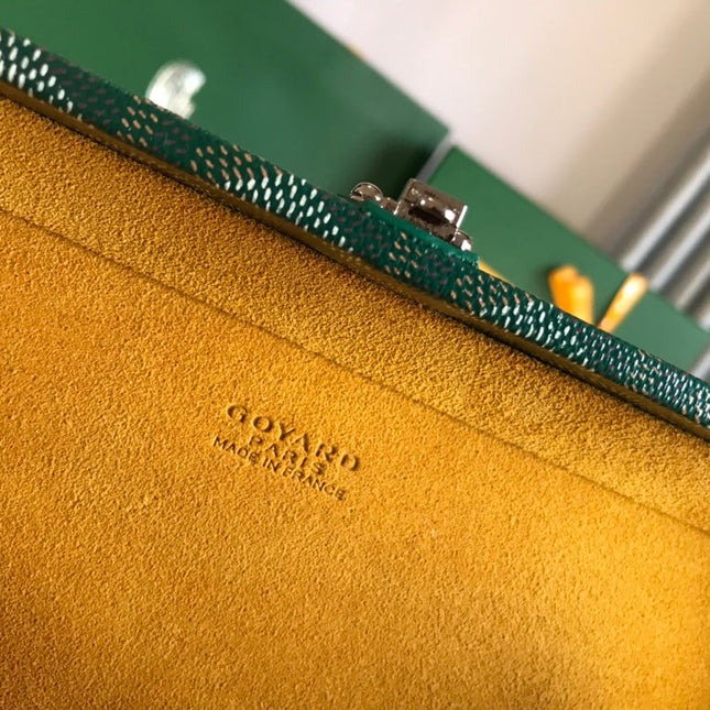 GRAND HÔTEL TRUNK BAG 24 IN GREEN GOYARDINE CANVAS AND CALFSKIN