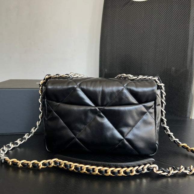 19 FLAP BAG 30 BLACK GOATSKIN RUTHENIUM HARDWARE