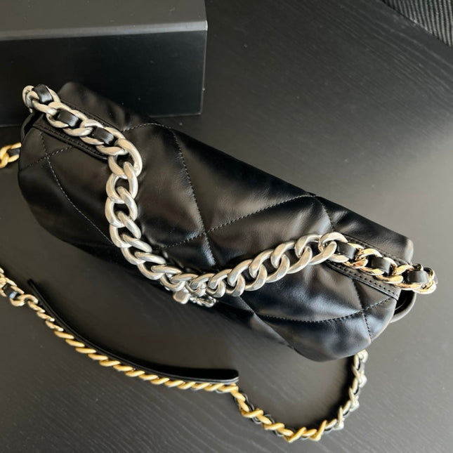 19 FLAP BAG 30 BLACK GOATSKIN RUTHENIUM HARDWARE