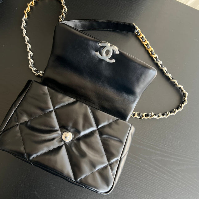 19 FLAP BAG 30 BLACK GOATSKIN RUTHENIUM HARDWARE