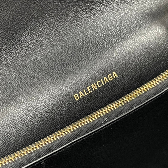 CRUSH MEDIUM CHAIN BAG 31 IN BLACK CRUSHED CALFSKIN GOLD HARDWARE