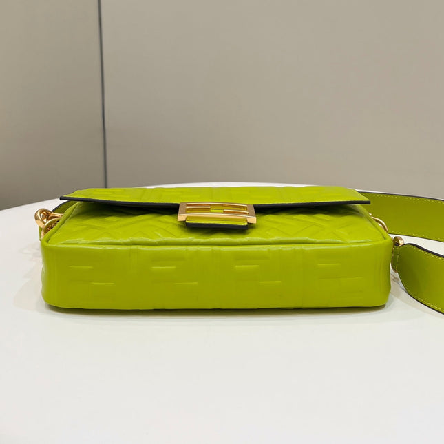BAGUETTE WITH FF MOTIF 27 IN LIMERICK SOFT LAMBSKIN GOLD HARDWARE