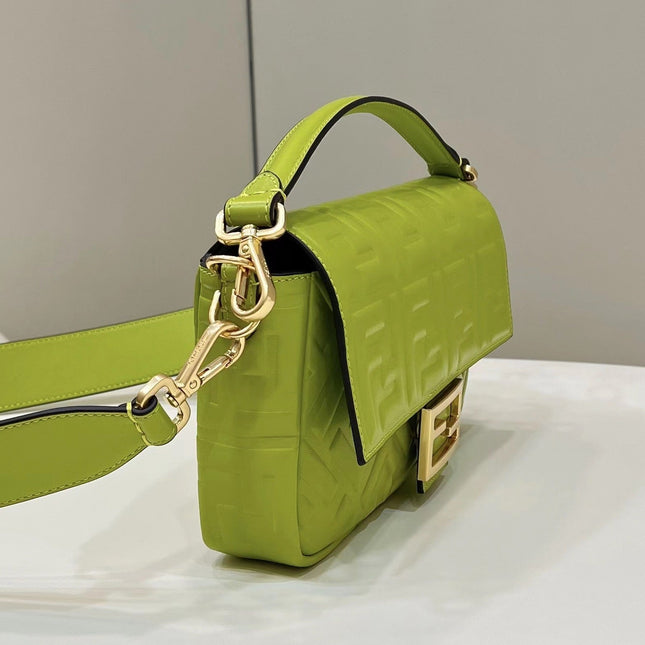 BAGUETTE WITH FF MOTIF 27 IN LIMERICK SOFT LAMBSKIN GOLD HARDWARE