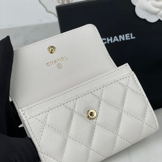 CC FLAP CARD HOLDER 11 WHITE GRAINED CALFSKIN GOLD ICON