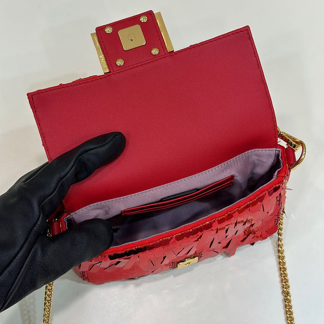 BAGUETTE MINI 19 IN RED SEQUINS GOLD HARDWARE