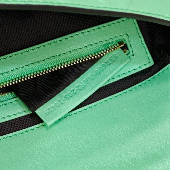 BAGUETTE WITH FF MOTIF 27 IN DE YORK GREEN SOFT LAMBSKIN GOLD HARDWARE