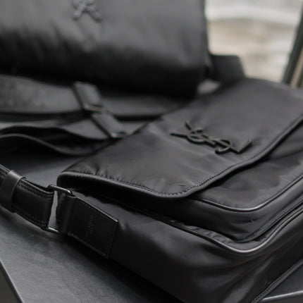 NIKI MEDIUM 28 IN BLACK NYLON