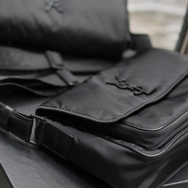 NIKI MEDIUM 28 IN BLACK NYLON