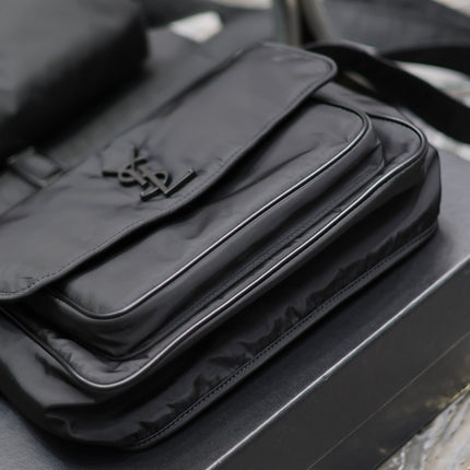 NIKI MEDIUM 28 IN BLACK NYLON