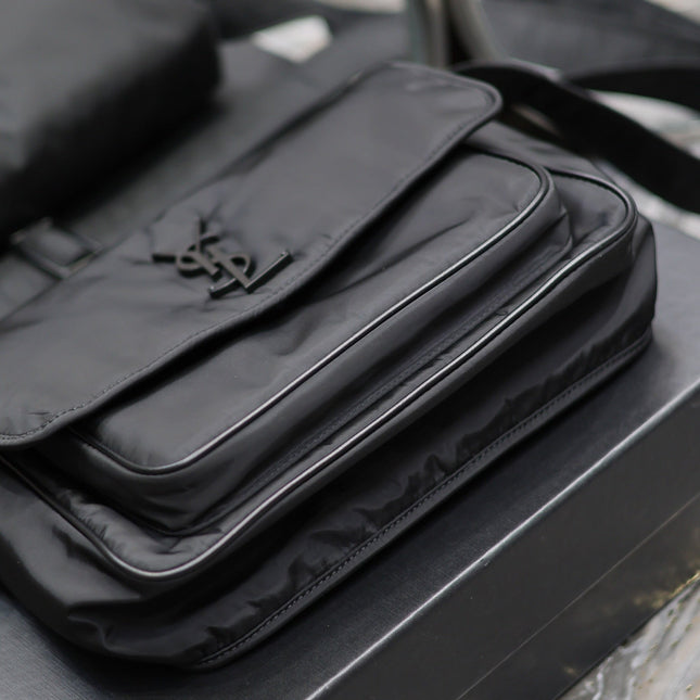 NIKI MEDIUM 28 IN BLACK NYLON