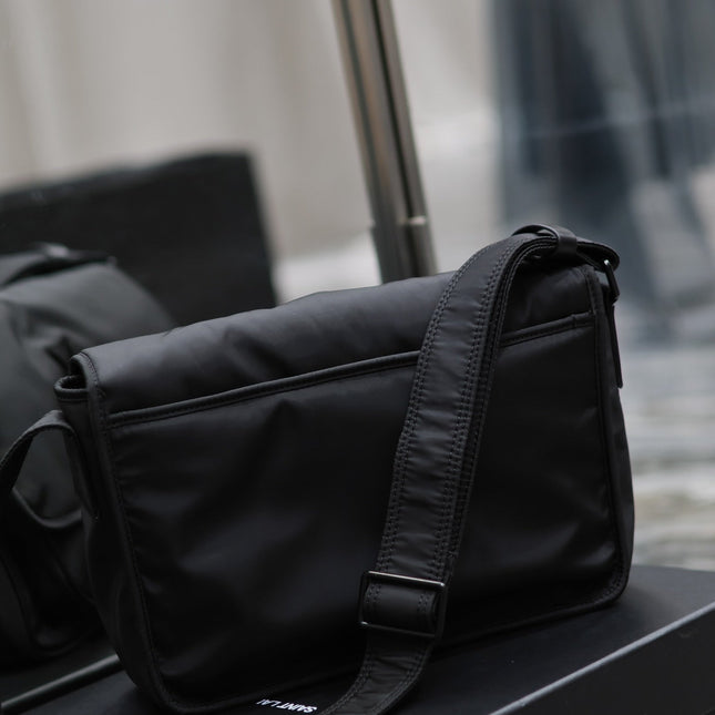 NIKI MEDIUM 28 IN BLACK NYLON