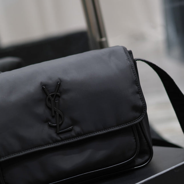 NIKI MEDIUM 28 IN BLACK NYLON
