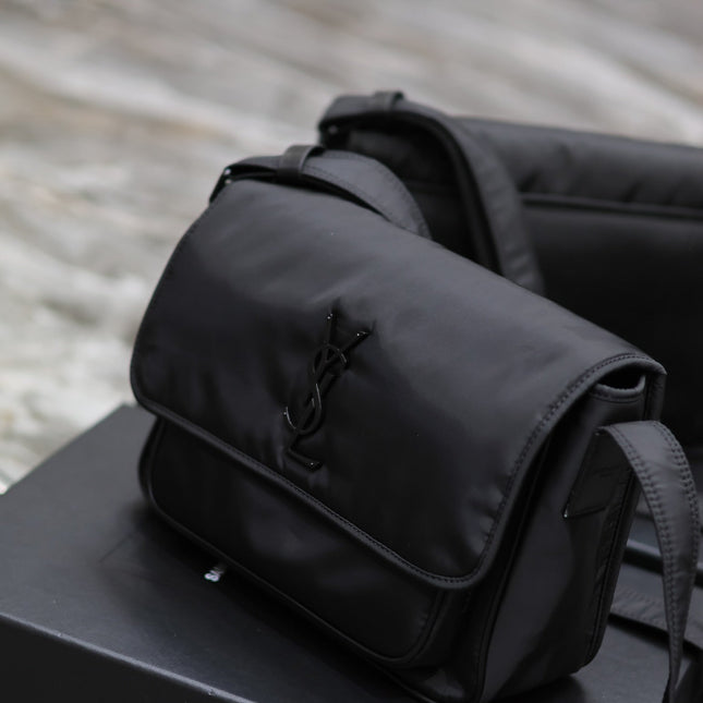 NIKI MEDIUM 28 IN BLACK NYLON