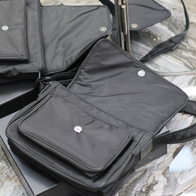 NIKI LARGE 32 IN BLACK NYLON