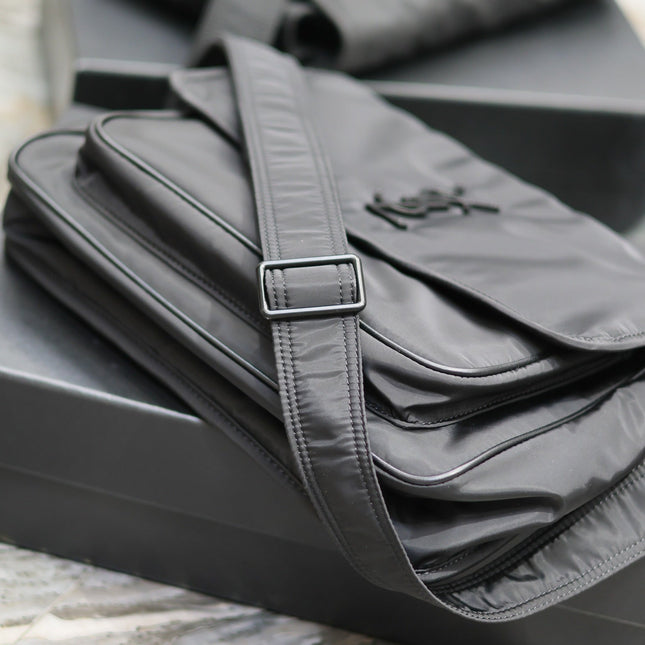 NIKI LARGE 32 IN BLACK NYLON