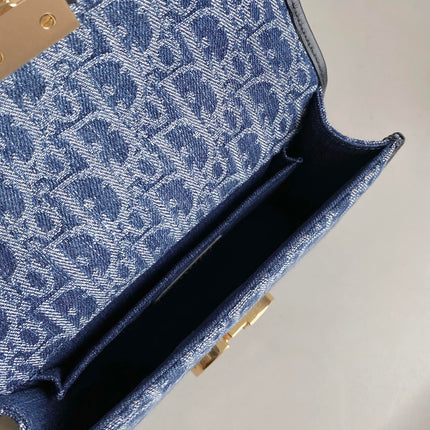 21 MONGTAIGNE EAST-WET WITH CHAIN BLUE DENIM OBLIQUE JACQUARD