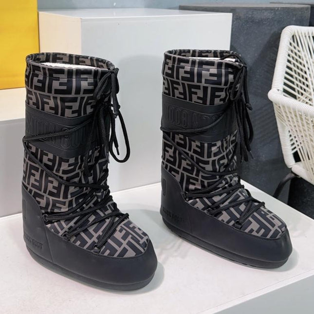 FF MOTIF MOON BOOTS IN CEDAR BROWN MONOGRAM POLYESTER AND RUBBER
