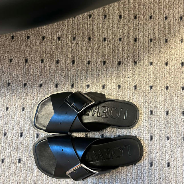 PETAL BELT FLAT SANDAL IN BLACK CALFSKIN