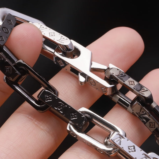 MONOGRAM CHAIN BRACELET BLACK WHITE