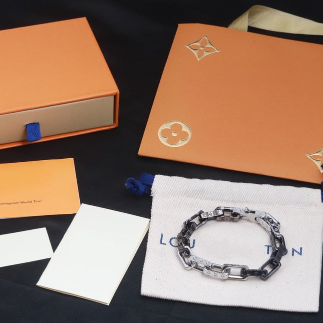 MONOGRAM CHAIN BRACELET BLACK WHITE