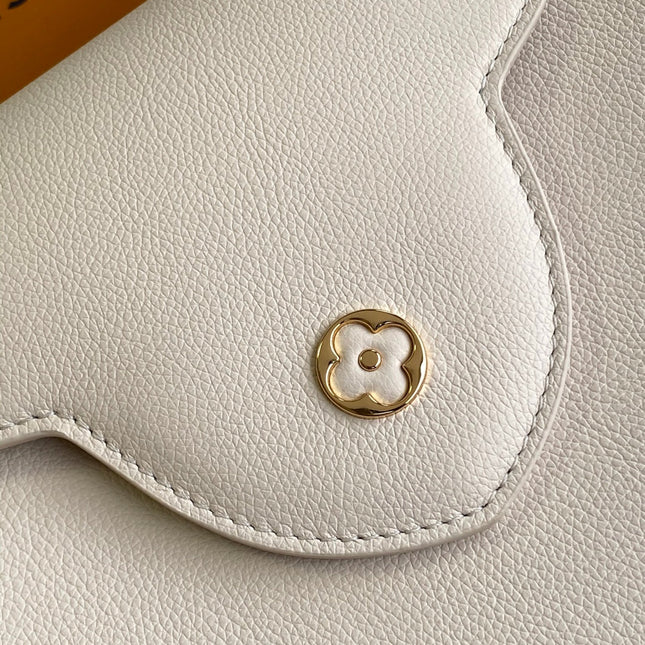 CAPUCINES 33 IN OFF WHITE CALFSKIN GOLD HARDWARE