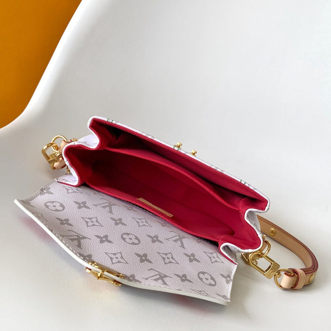 POCHETTE MÉTIS EAST WEST 21.5 IN WHITE WITH CHERRY PRINT MONOGRAM