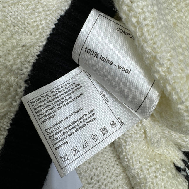 CHANEL CROPPED SLEEVELESS KNIT TOP IN WHITE AND BLACK