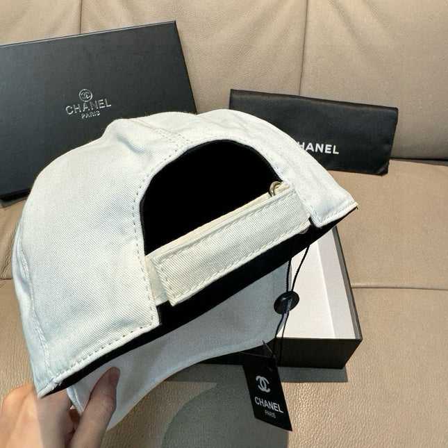 WHITE BASEBALL CAP WITH PINK LOGO IN COTTON 672798