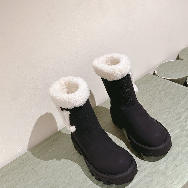 ANKLE BOOTS IN BLACK EMBOSSED CALFSKIN AND WHITE SHEARLING