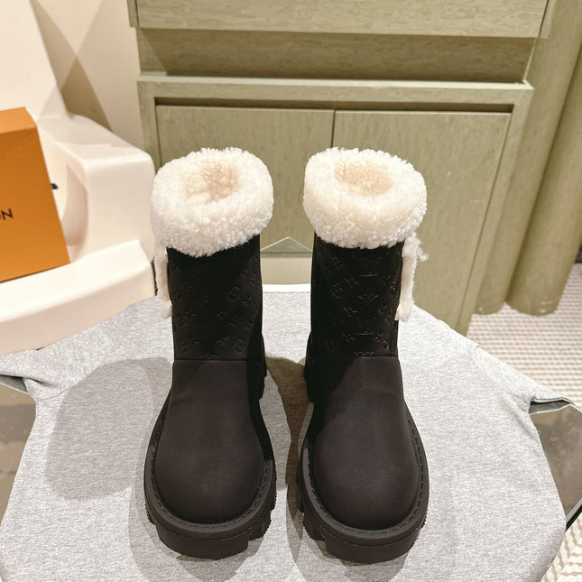 ANKLE BOOTS IN BLACK EMBOSSED CALFSKIN AND WHITE SHEARLING